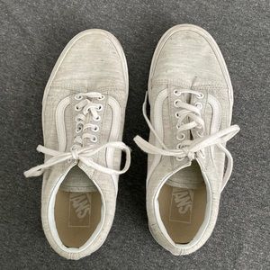 Light grey low Vans speckled grey women’s 9.0 men’s 7.5